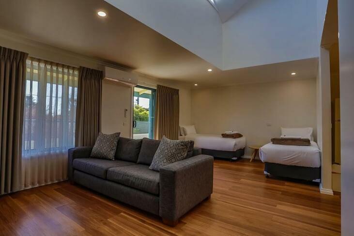 Phillip Island Off-Track Accommodation Cowes Esterno foto